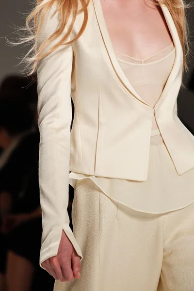 Look 28